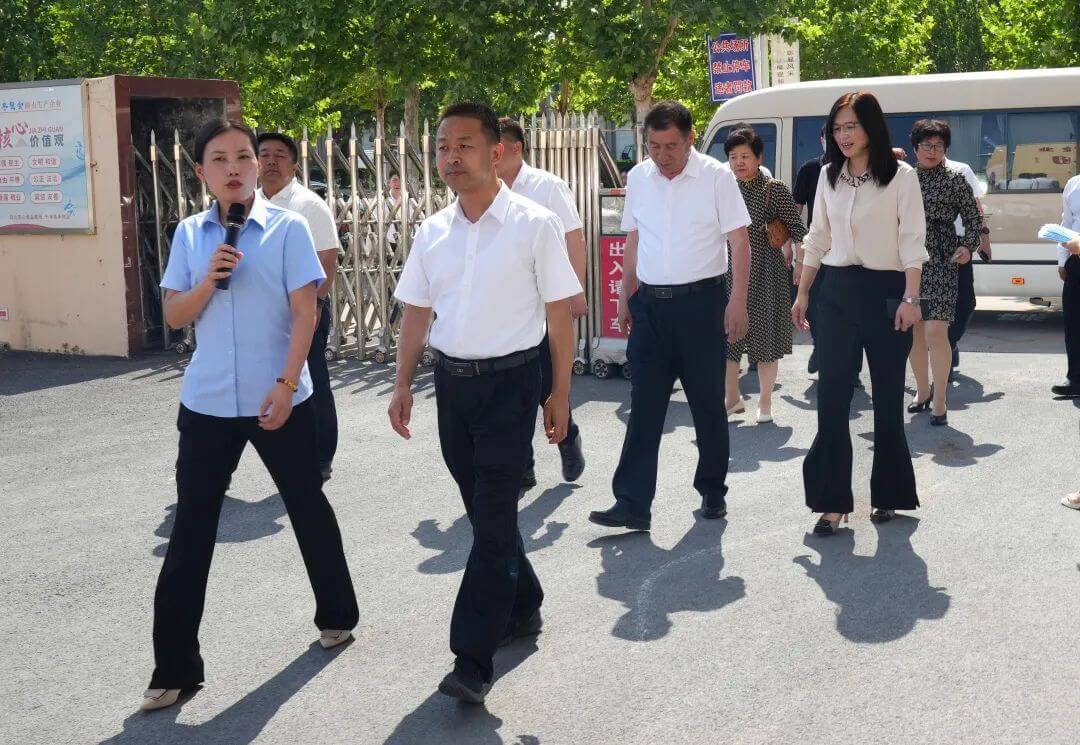 甘肅臨夏州東鄉(xiāng)縣考察團(tuán)蒞臨山東玖久同心食品集團(tuán)